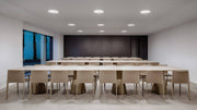 Arkoslight Deckeneinbauleuchte Deep Maxi, weiss, moderne Anwendung im Konferenzraum