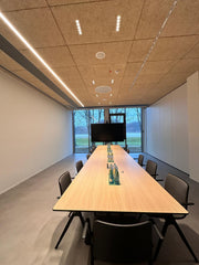 Arkoslight Black Foster LED Spots 5-fach, weiss, moderne Anwendung im Konferenzraum
