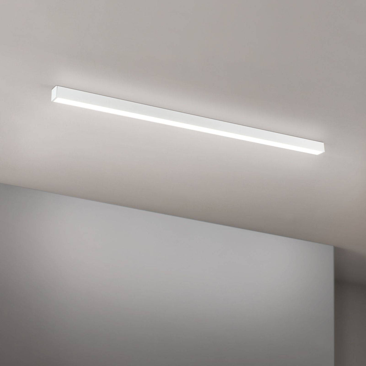 Hängende LED Leuchte mit linearem Licht