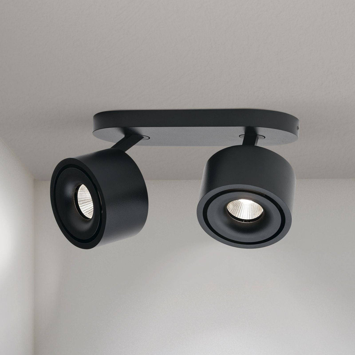 Deckenstrahler Specter 2-flammig, modernes Design, schwarze Oberfläche, flexible Beleuchtung