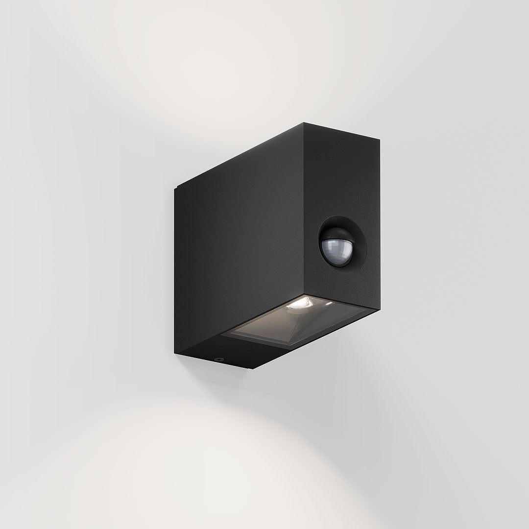 IP44.de, Wandleuchte Eye Sensor, Schwarz, smarte Außenbeleuchtung