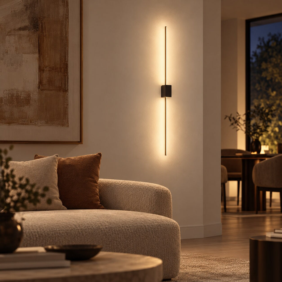Braga LUMA Wandleuchte mit zentralem Trafo im Wohnzimmer